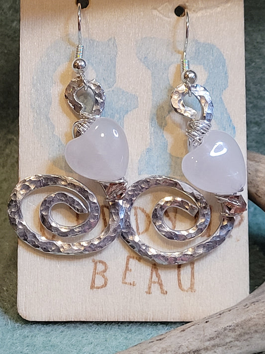 Handmade earrings hammered with Rosequartz Heart