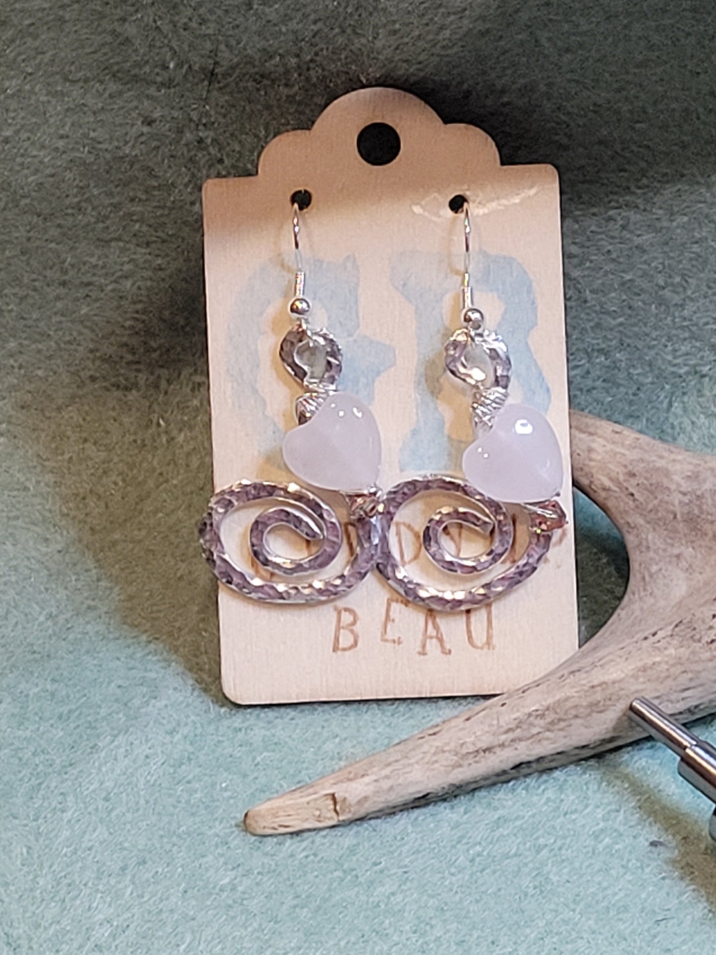 Handmade earrings hammered with Rosequartz Heart